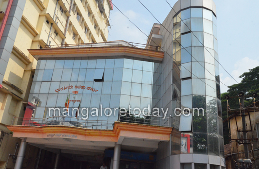 Garbage infront of BJP Office Mangalore